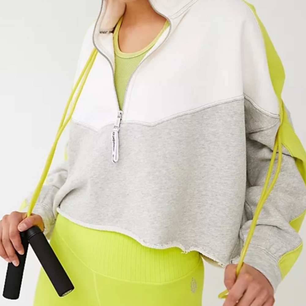 FP3–Free People Movement Split Second Half Zip Pullover new without tags